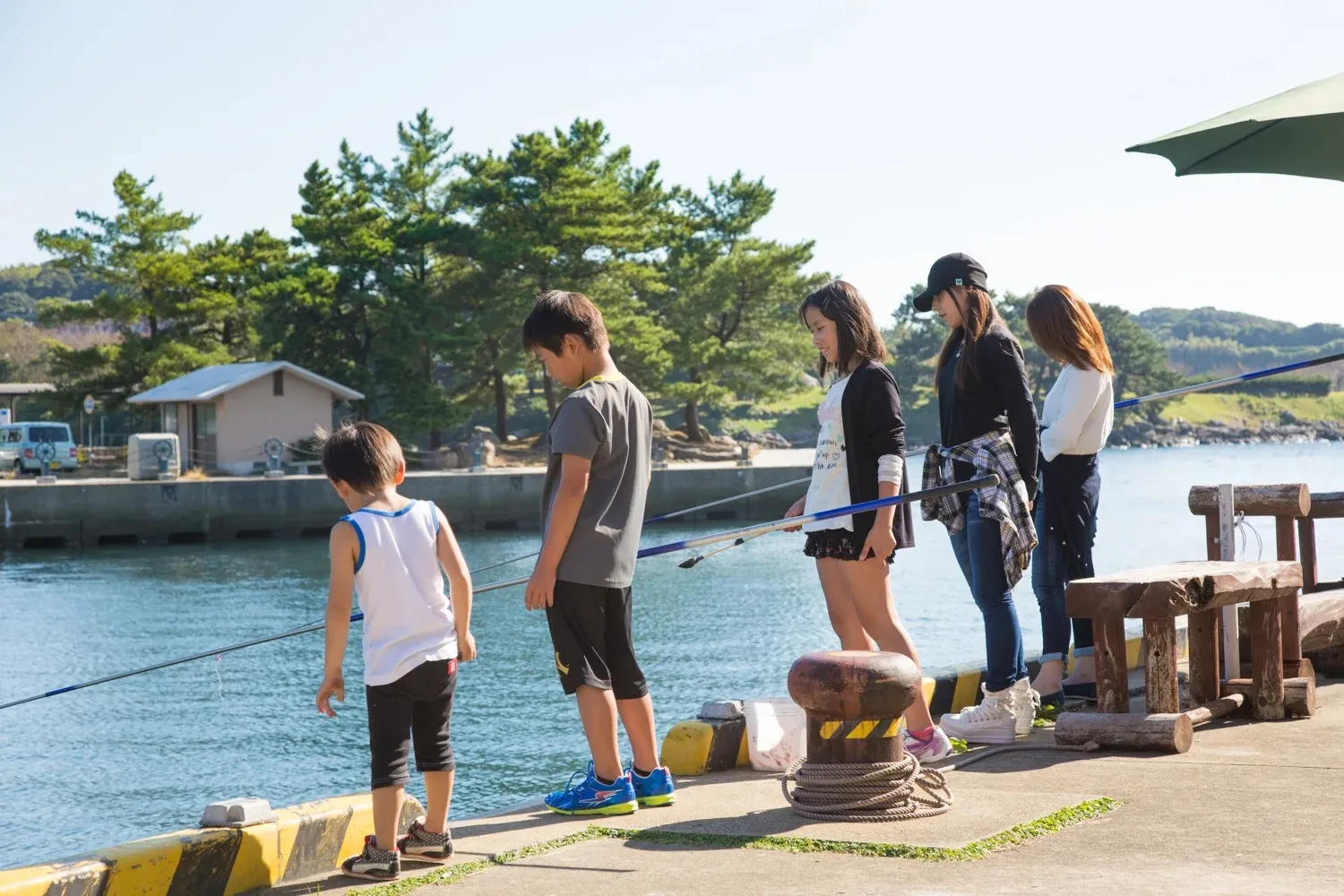 ホテル前で釣りをたのしめます。