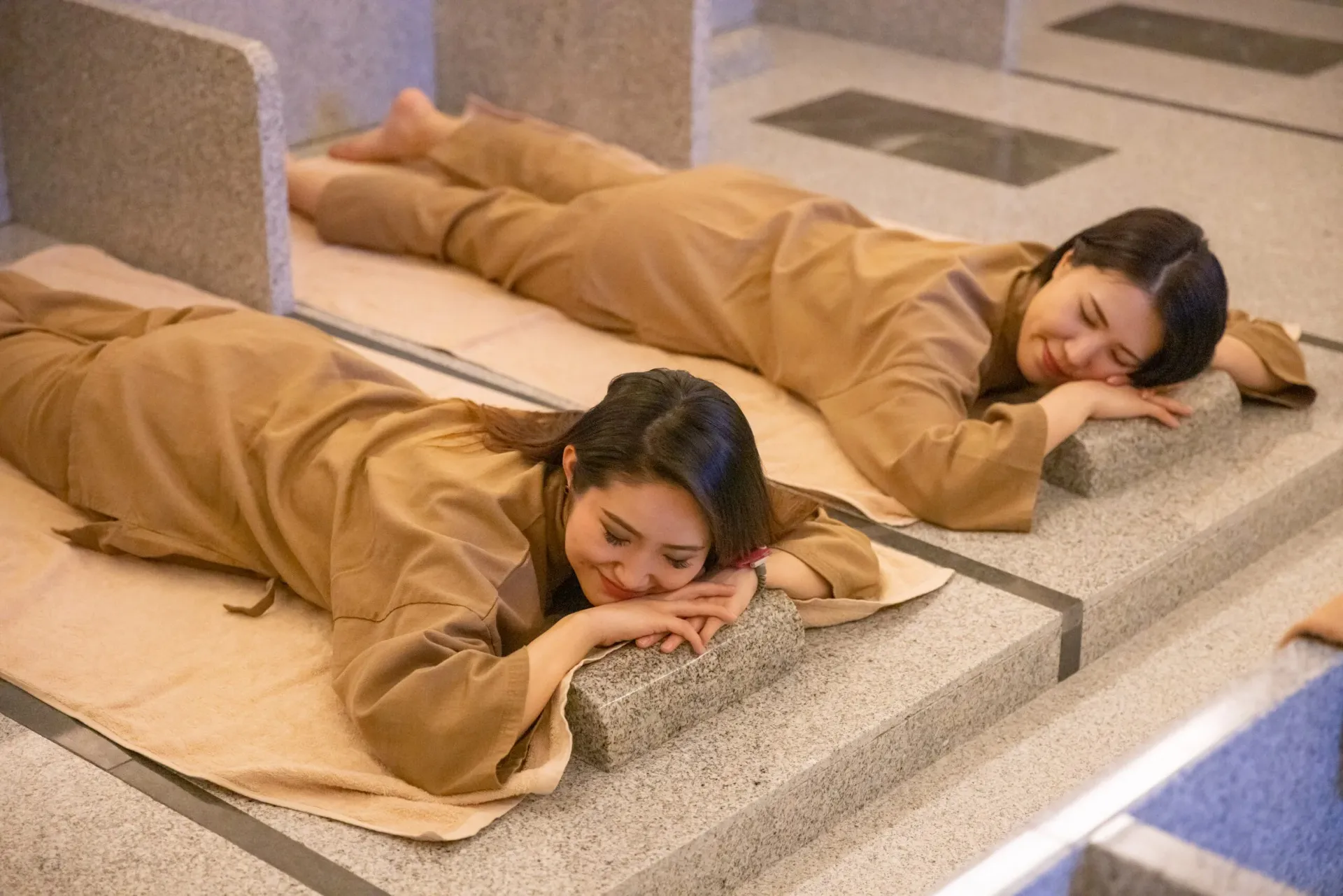 日本初となる超遠赤温浴施設の「星月夜の兪」と超遠赤サウナ・岩盤浴