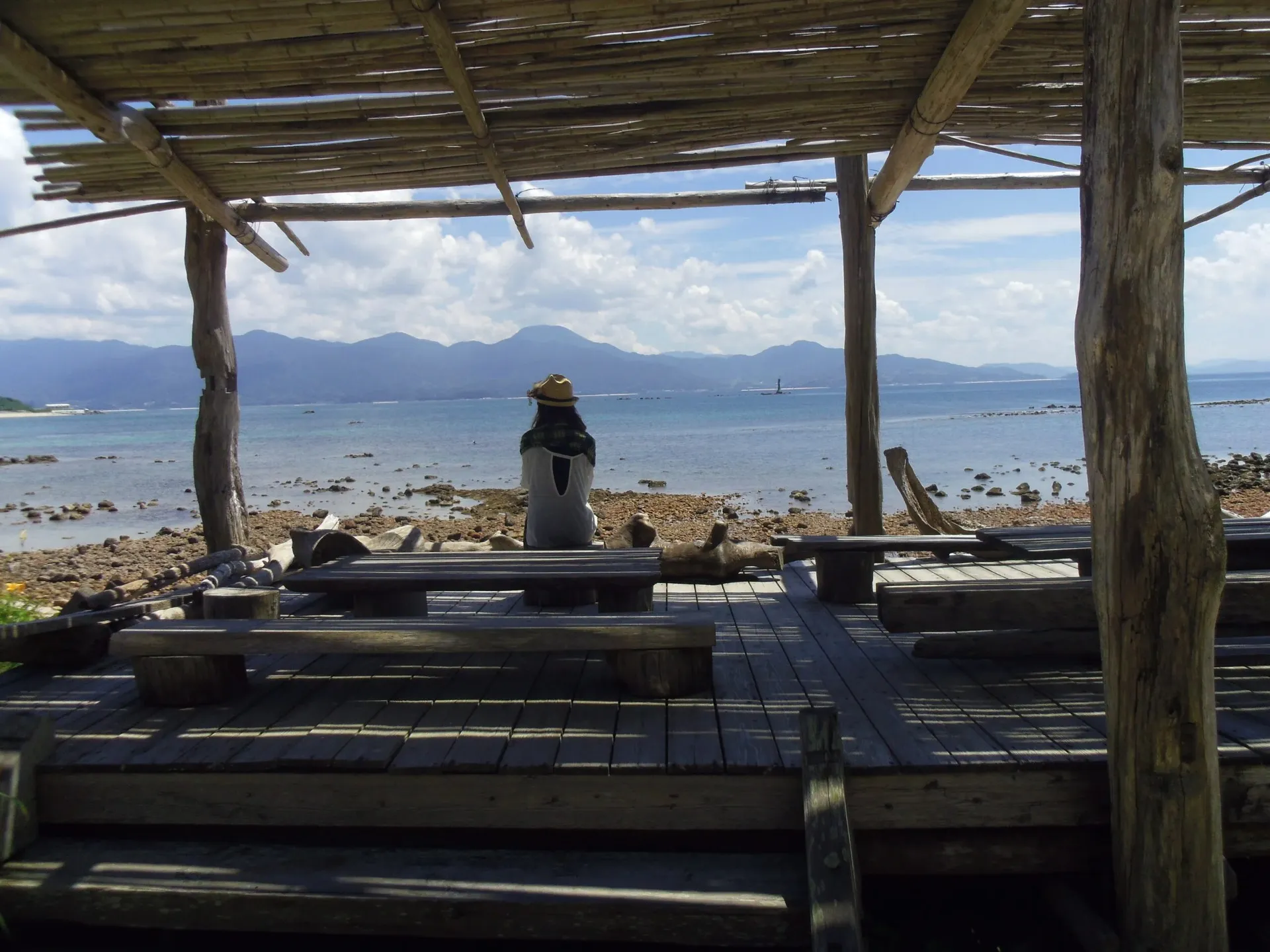 またいちの塩「とったん」<br>昔ながらの製法で作る工房。きれいな海に面し塩をかけて食べる「花塩プリン」が有名です。