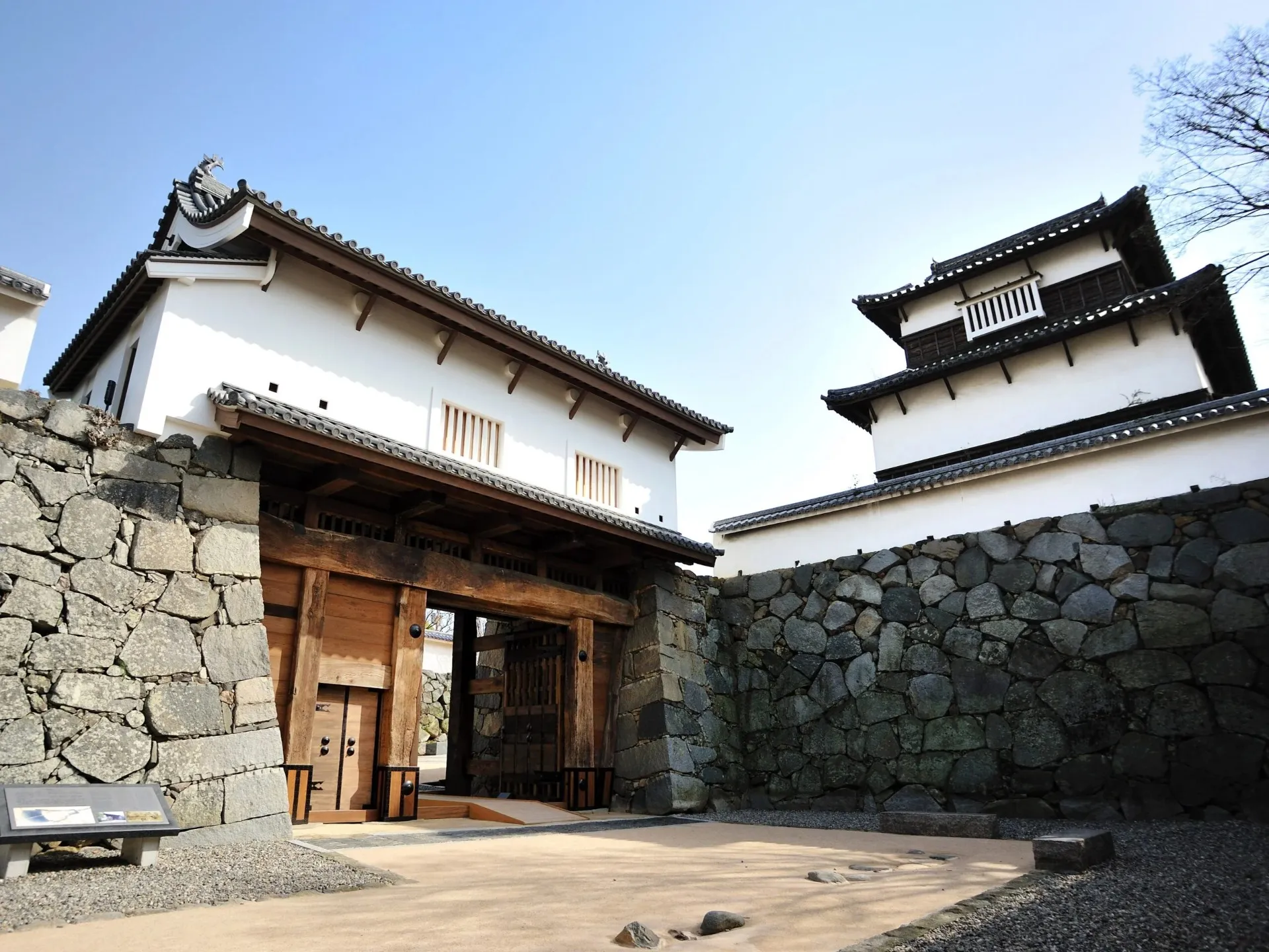 大手門と潮見櫓