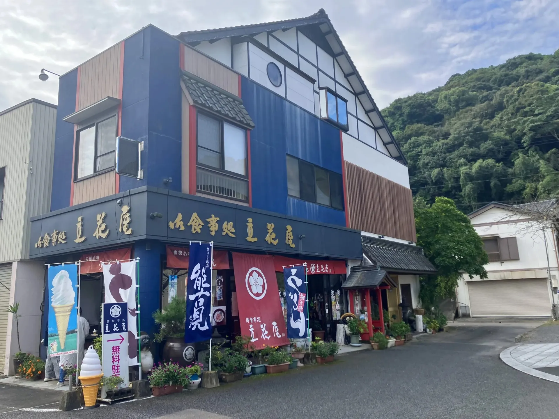 神社参道 立花屋