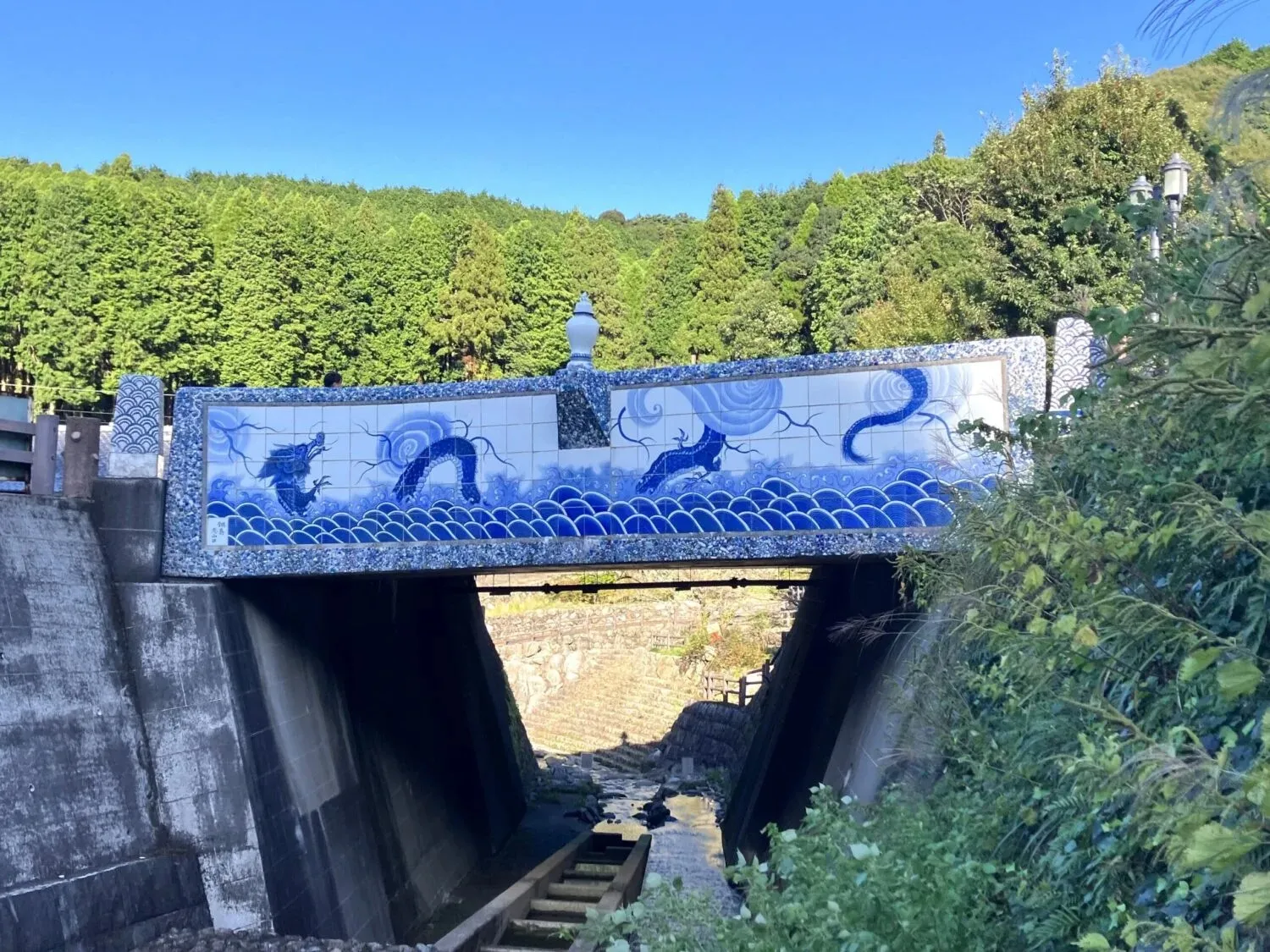 日帰りガイド付ツアー 有田～伊万里/焼物の里を贅沢に周る旅 福岡市内出発/貸切バスorタクシー・ハイヤーを利用したツアーです。