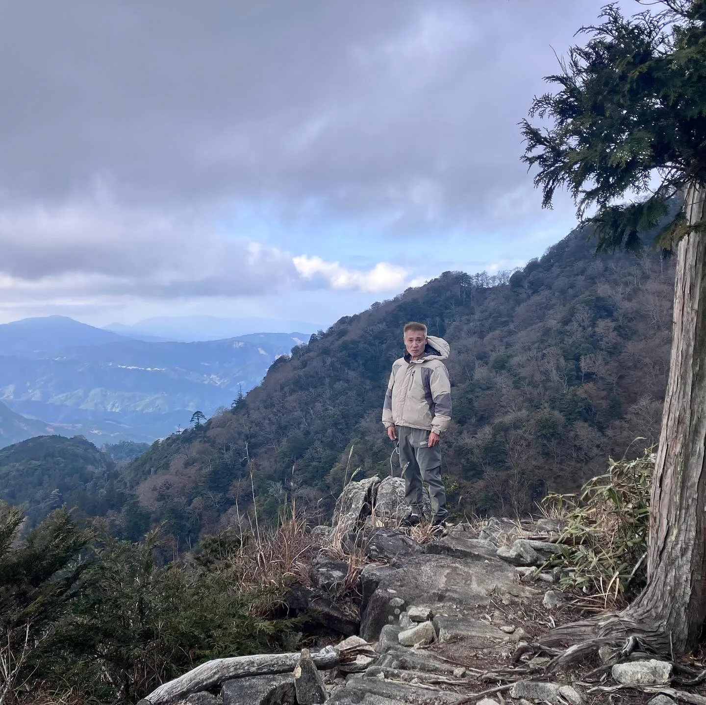 英彦山縦走路解禁で中岳・北岳・南岳を縦走した後は、多くの人で...