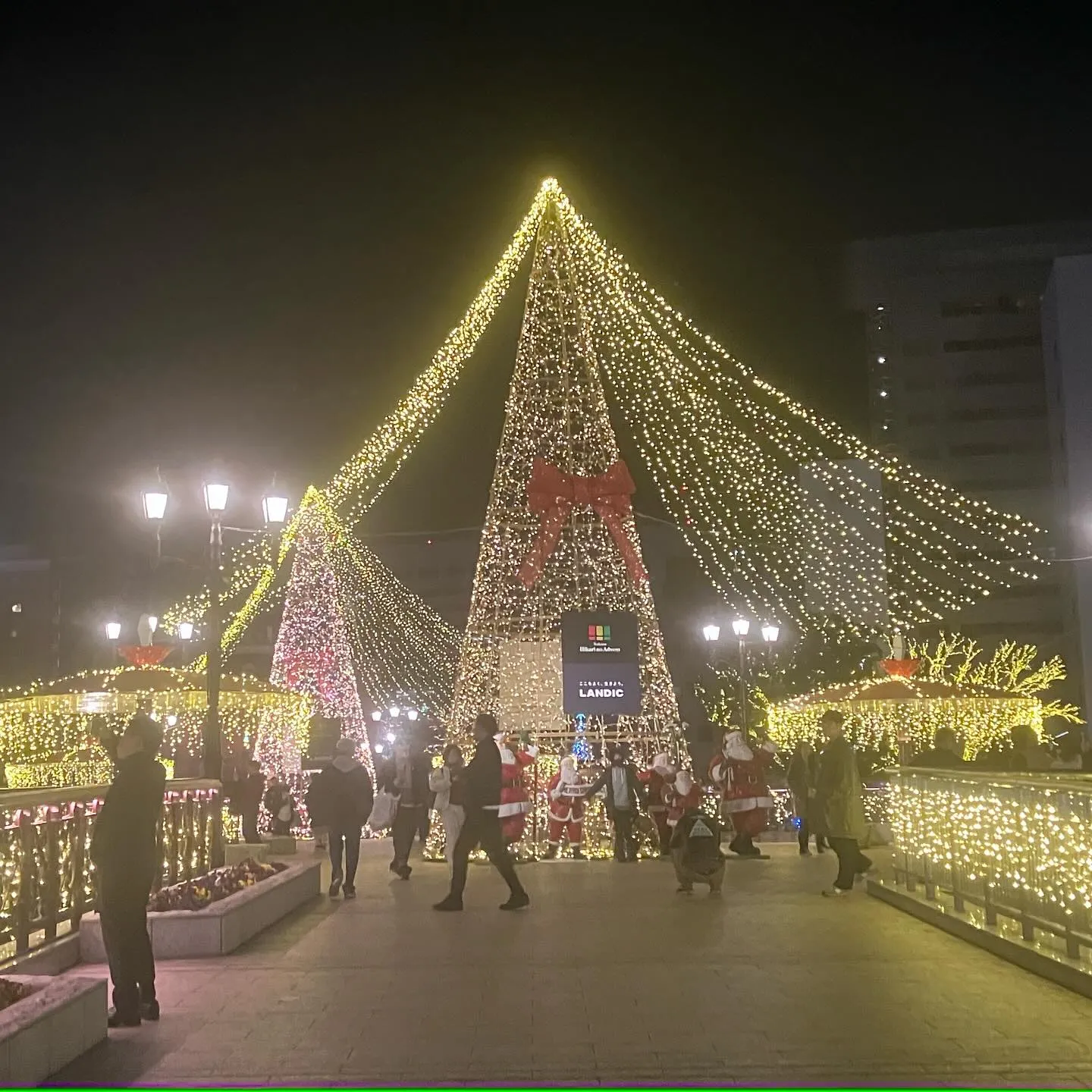 九州一の歓楽街 中洲の夜にもクリスマスが近づいて来ましたね✨...