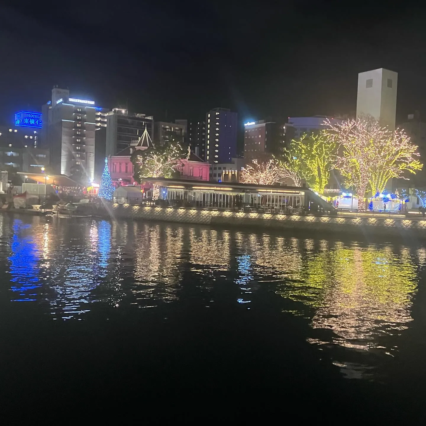 九州一の歓楽街 中洲の夜にもクリスマスが近づいて来ましたね✨...