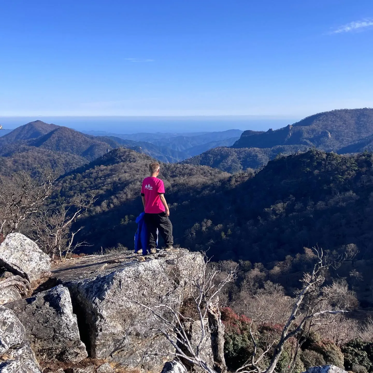 お姫山💕という可愛い名前の男らしい岩峰😆 〜 五葉岳の岩峰を...