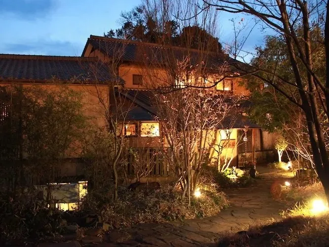 博多港出発  壱岐唯一の高級和風旅館（源泉かけ流し温泉）「平山旅館」宿泊  レンタカー付き