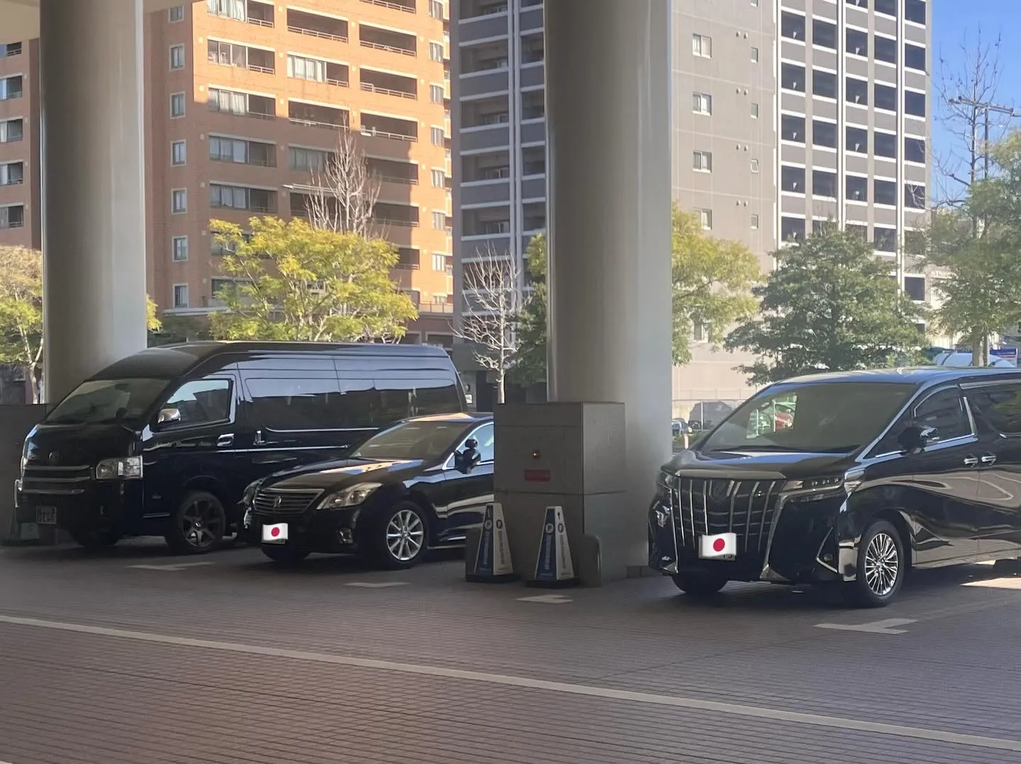 朝から晩まで福岡市内の政府機関など3カ所へ、大臣政務官をお連...