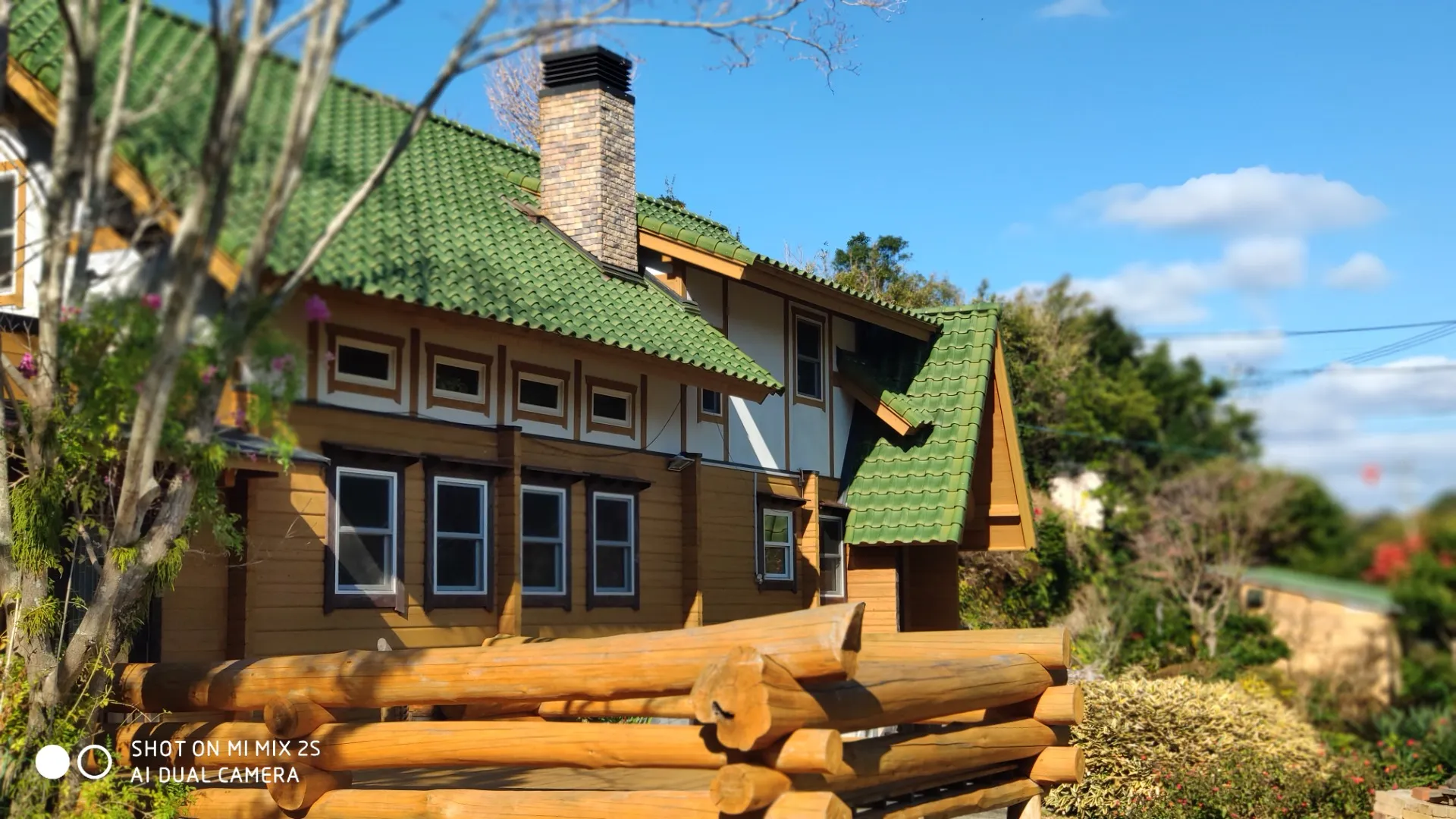 しまのログハウス外観