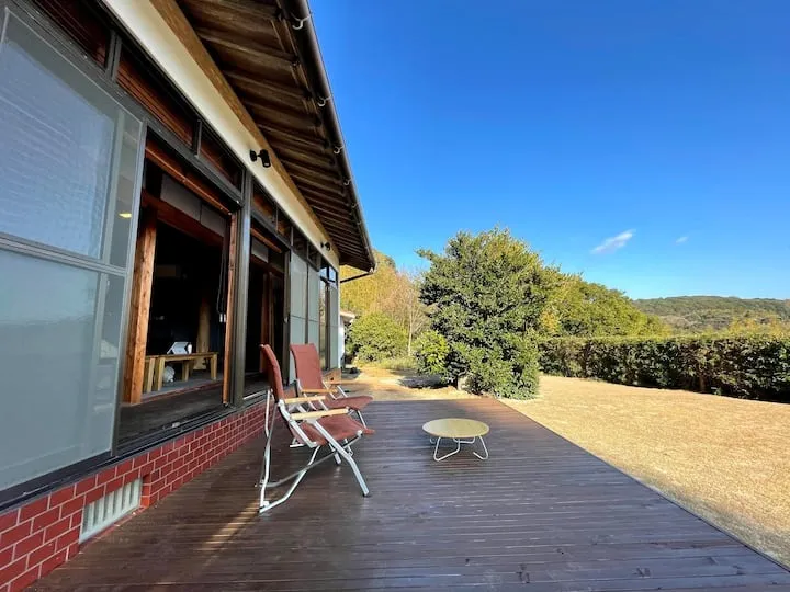 博多港出発 「壱岐ハウス鶴亀」に宿泊 緑に囲まれた古民家を1棟貸切  レンタカー付きプラン