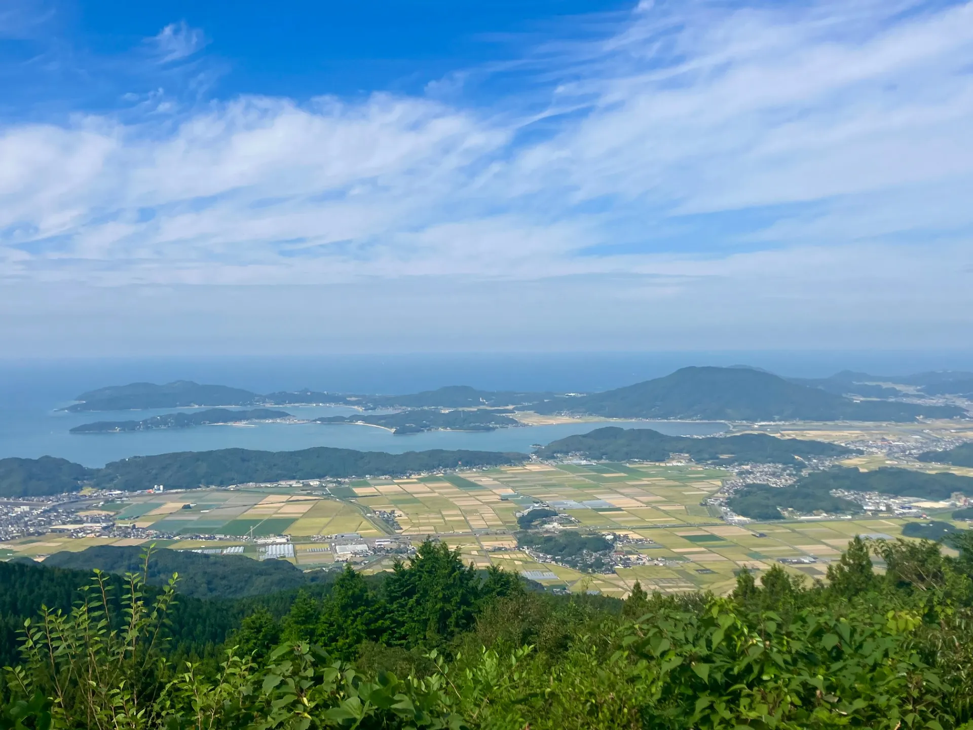 はろ展望台から糸島半島を見下ろします