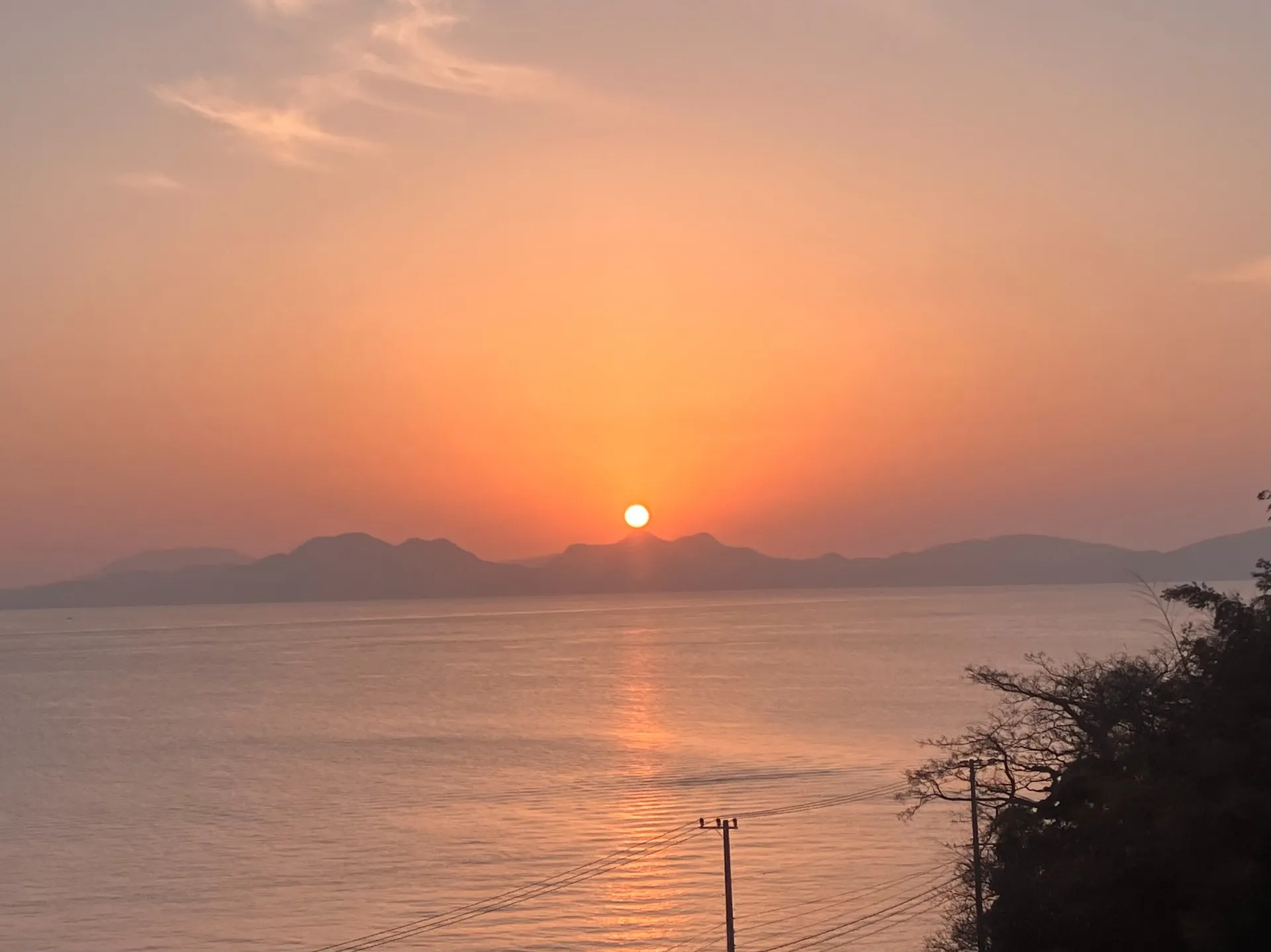 福岡市街や糸島半島へ沈む夕日