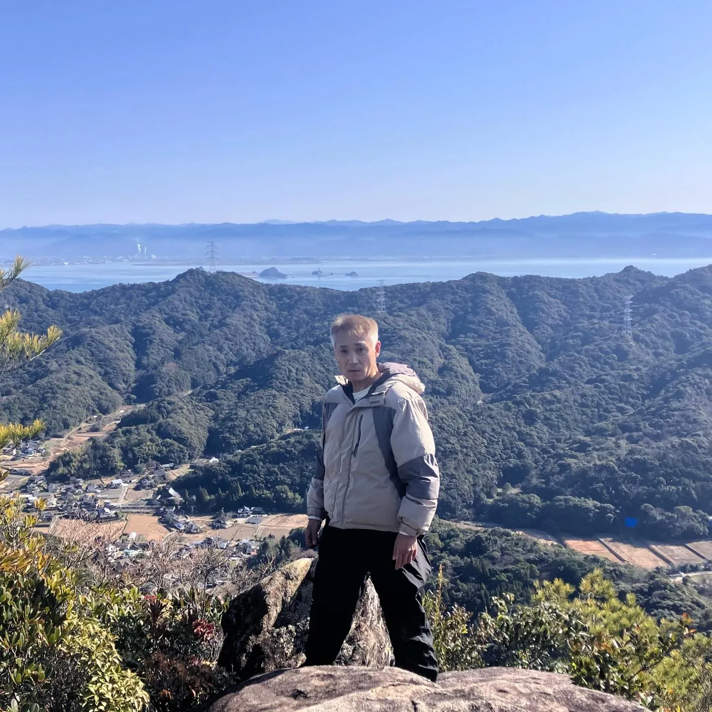 寒いの苦手なんで海の見える低山へ🚶‍➡️