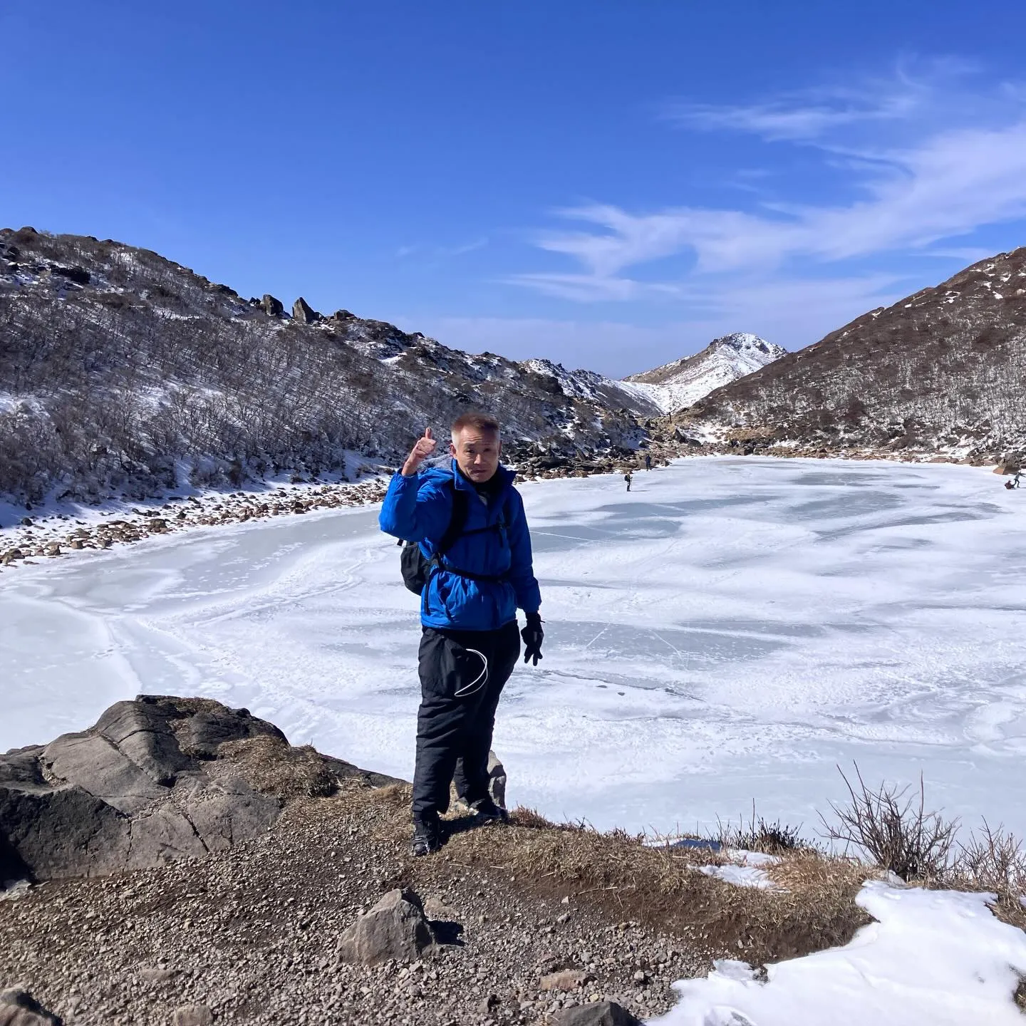標高1,780mの天狗ヶ城と、直ぐ真下の火口湖 御池の氷結❄...