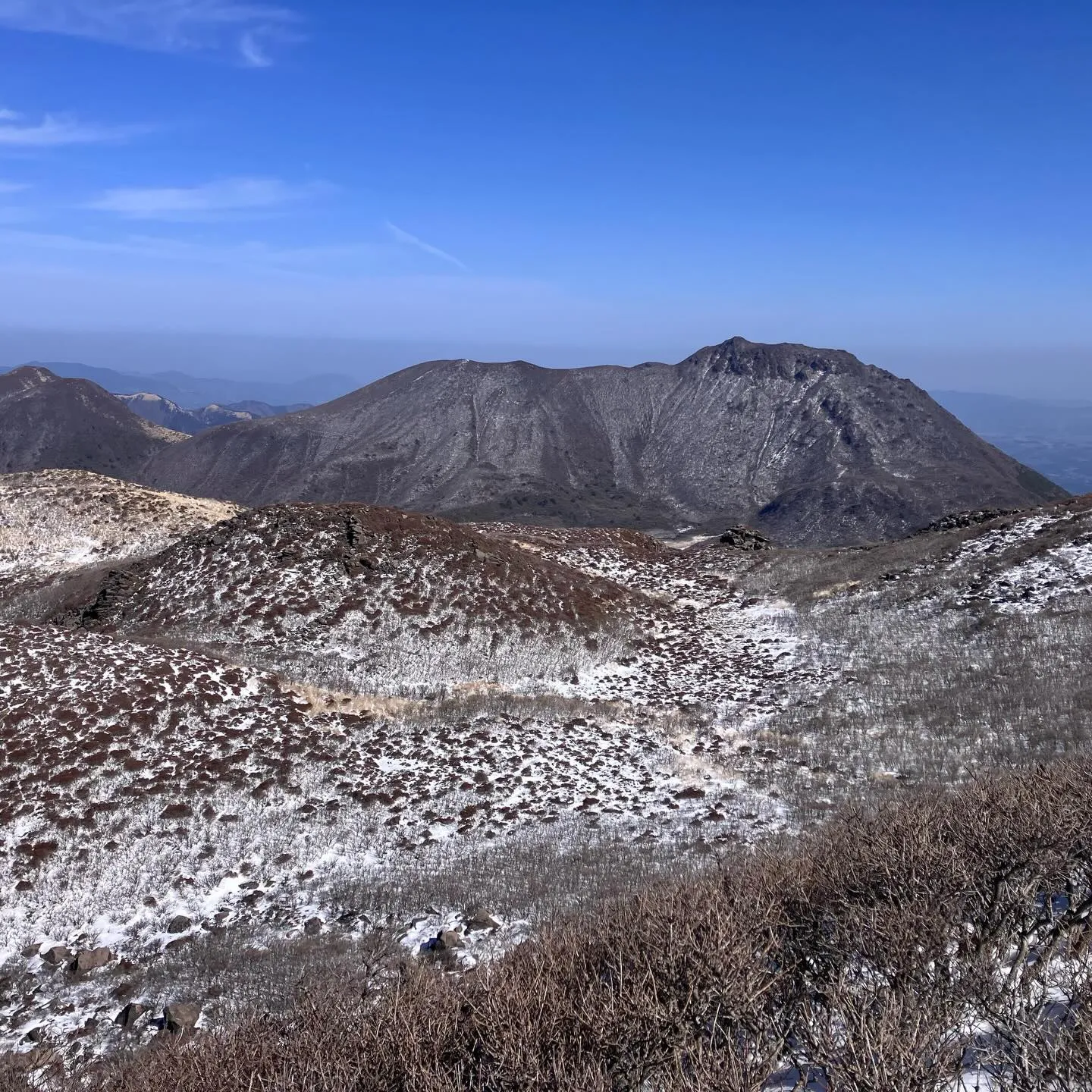 標高1,780mの天狗ヶ城と、直ぐ真下の火口湖 御池の氷結❄...