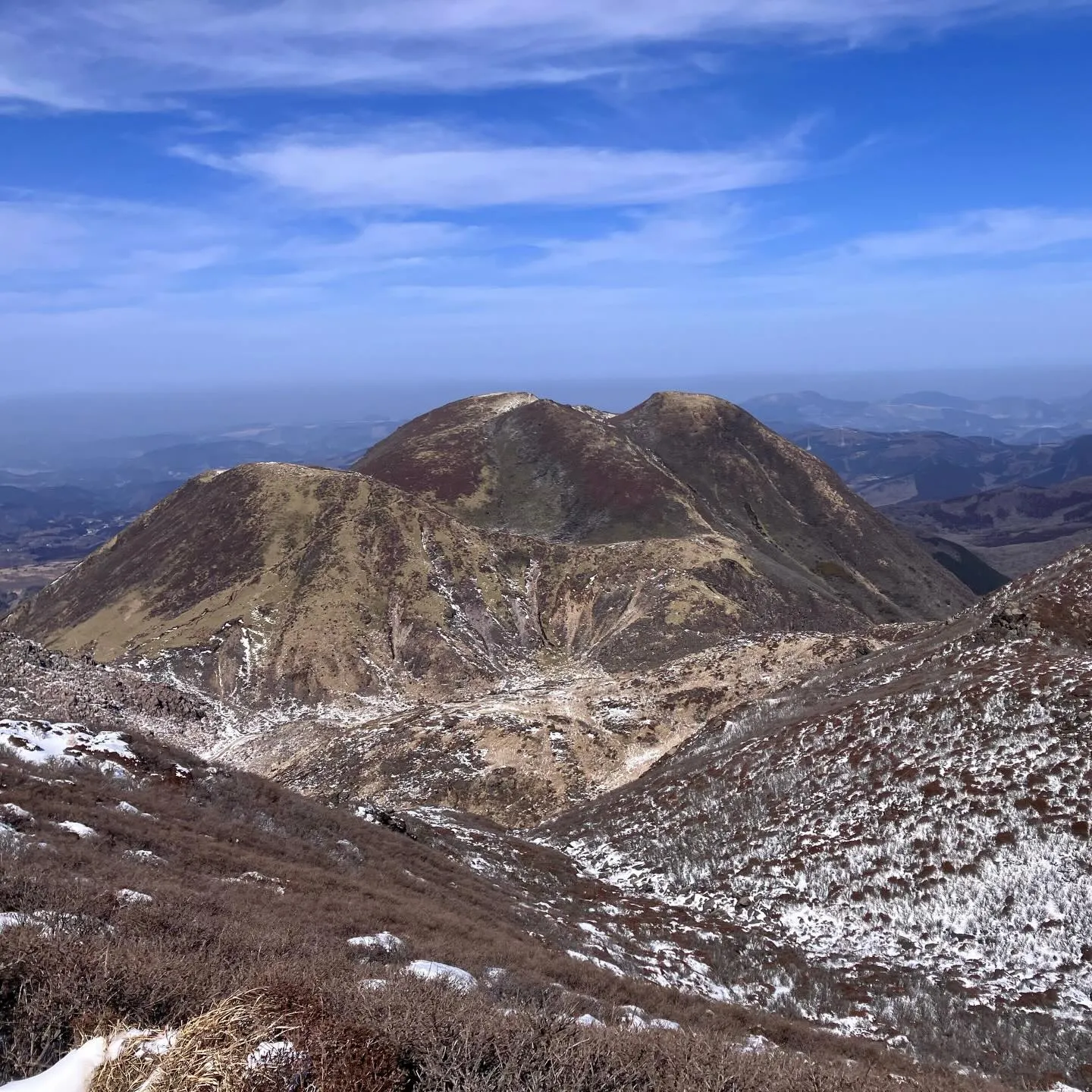 標高1,780mの天狗ヶ城と、直ぐ真下の火口湖 御池の氷結❄...