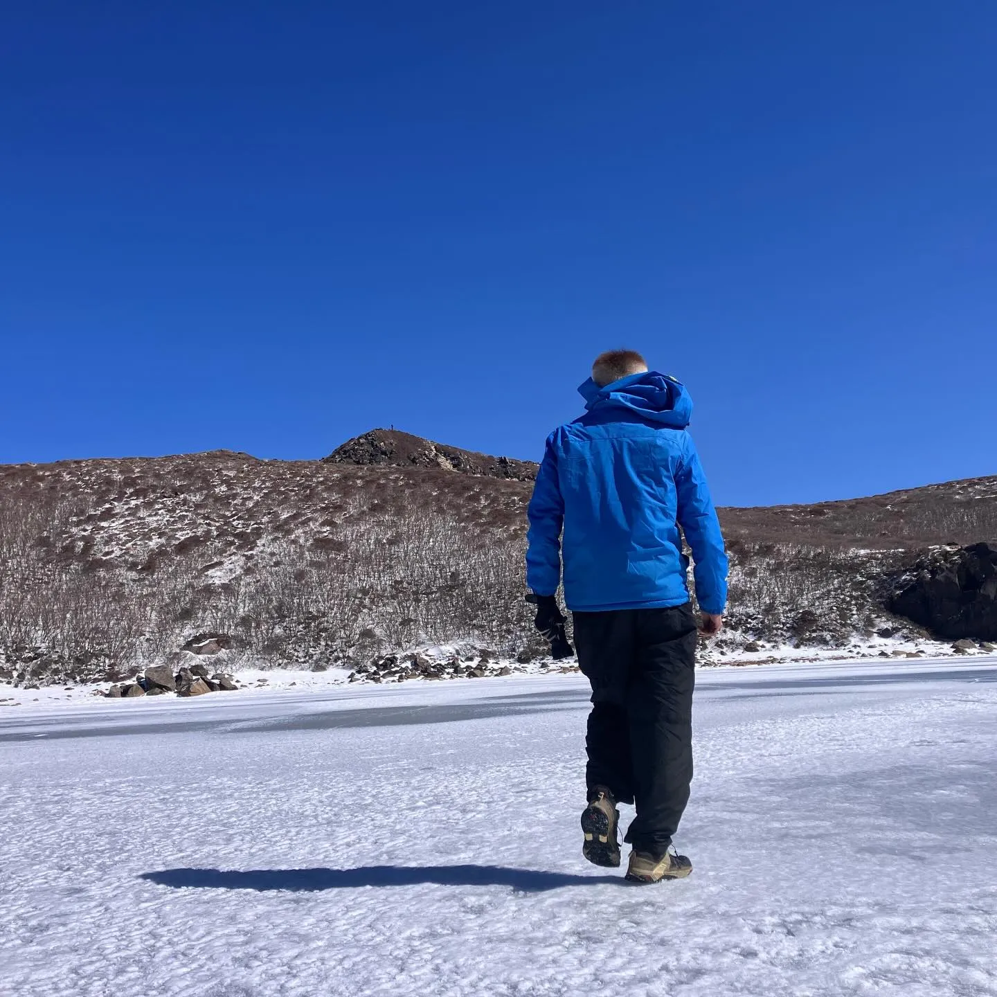 標高1,780mの天狗ヶ城と、直ぐ真下の火口湖 御池の氷結❄...