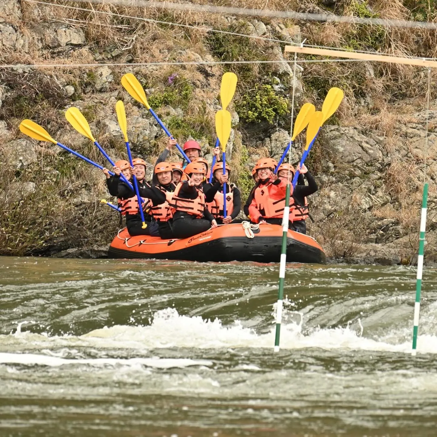 国内最高のカヌー練習場と評されている大野川でのラフティングを...