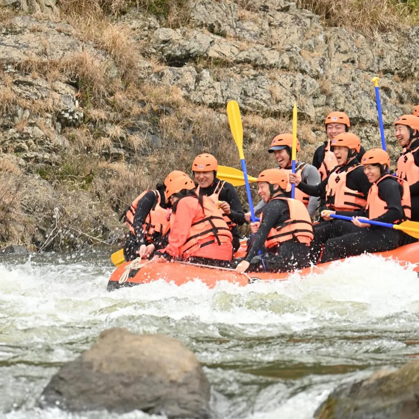 国内最高のカヌー練習場と評されている大野川でのラフティングを...