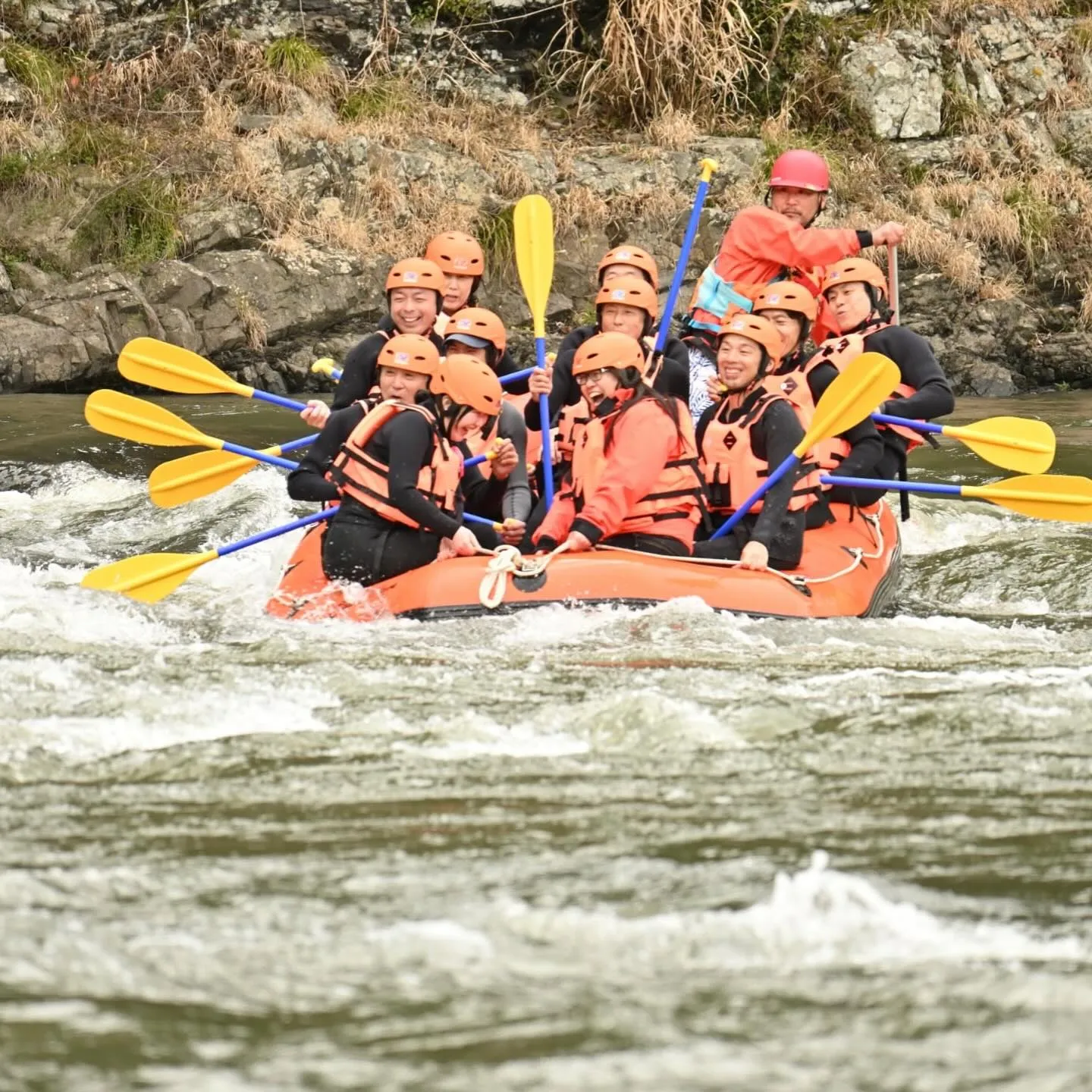 国内最高のカヌー練習場と評されている大野川でのラフティングを...