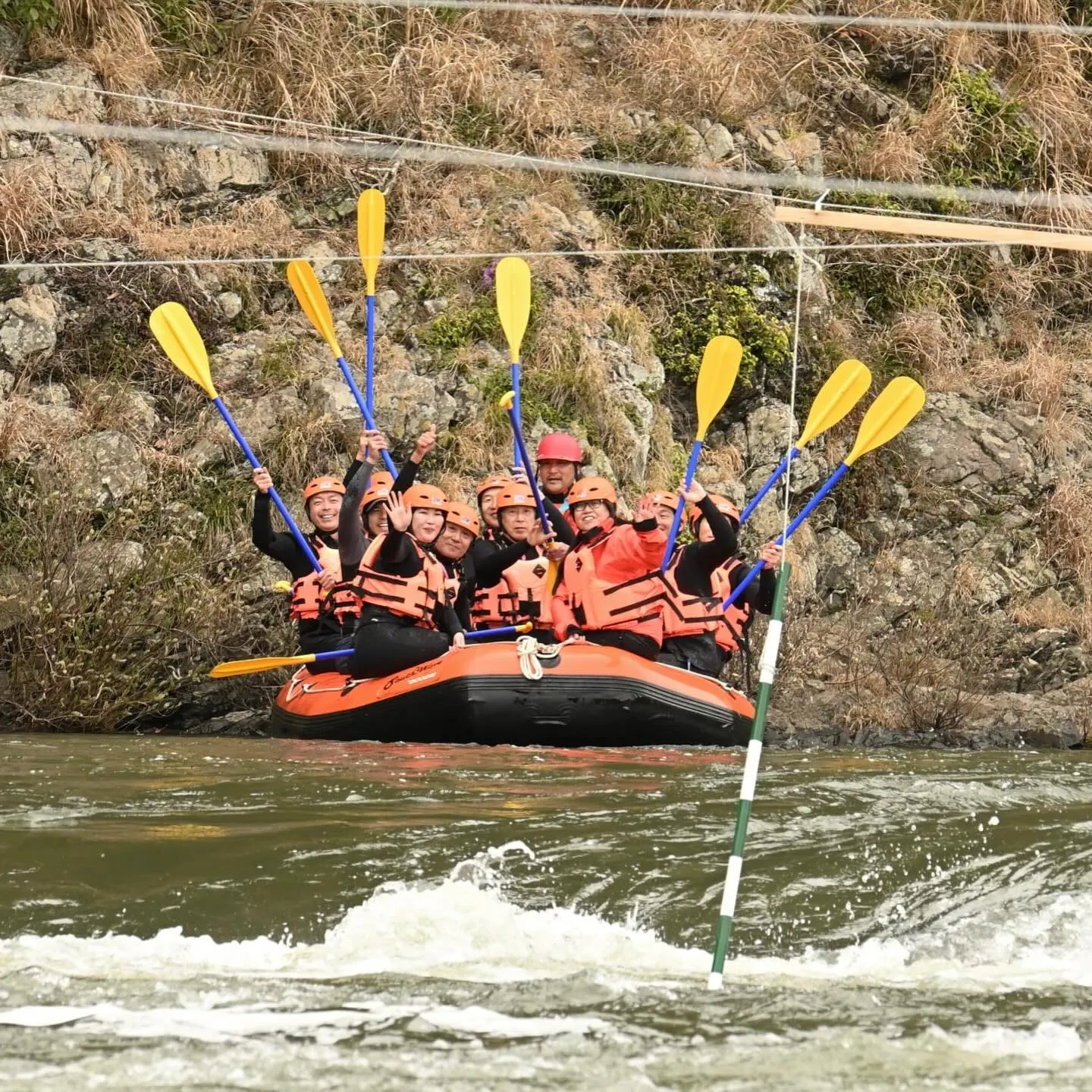国内最高のカヌー練習場と評されている大野川でのラフティングを...