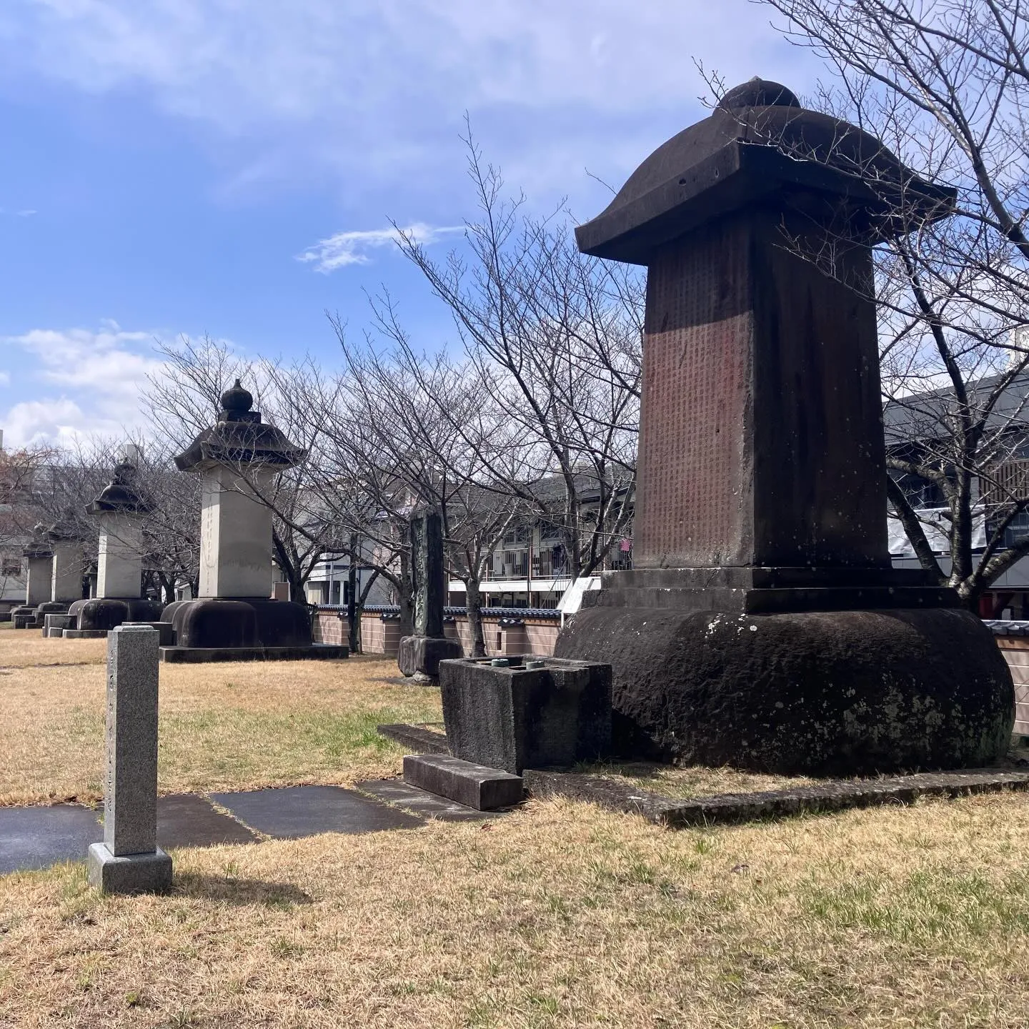 福岡市の博多駅近くの街並みにひっそりと佇む歴史深いお寺巡りに...
