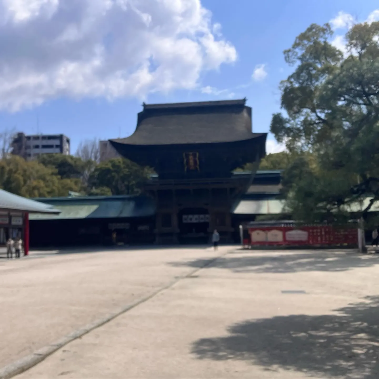 福岡市の博多駅近くの街並みにひっそりと佇む歴史深いお寺巡りに...