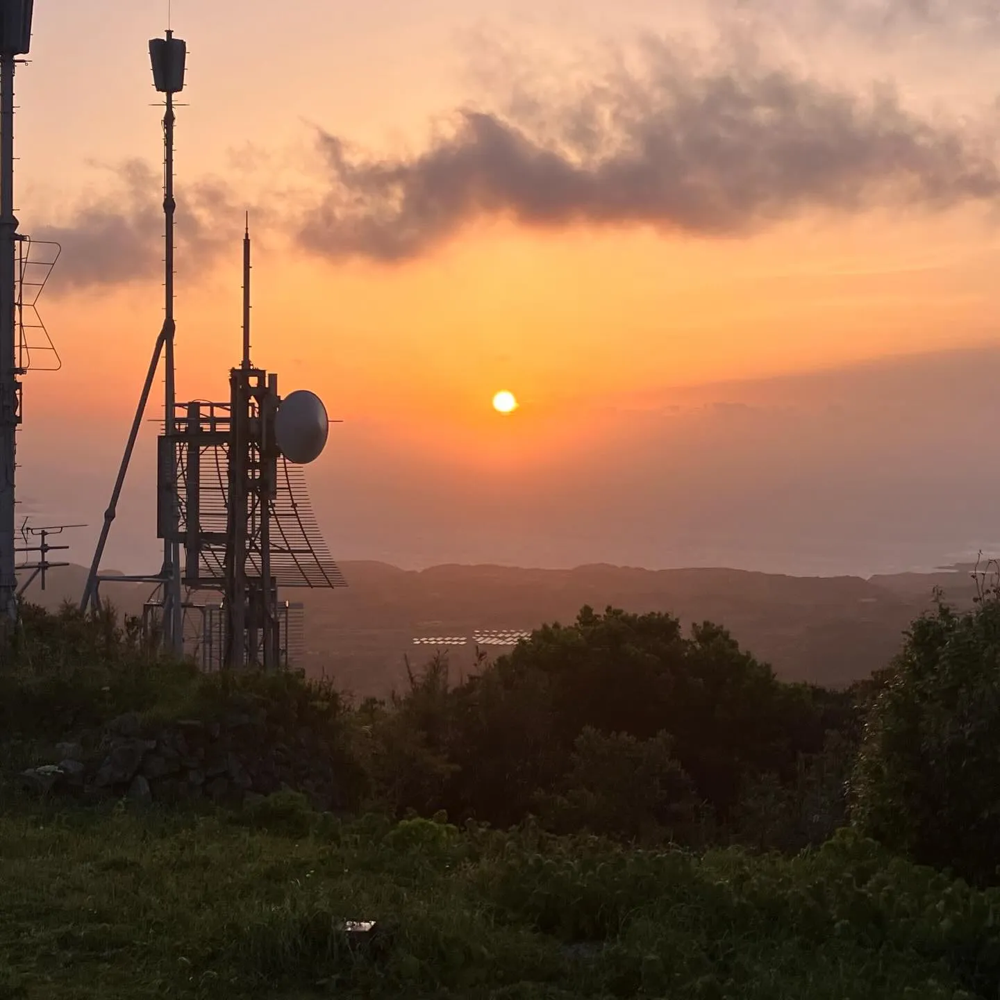 五島列島宇久島に早朝4時に到着後、少し休して宇久島最高峰の城...