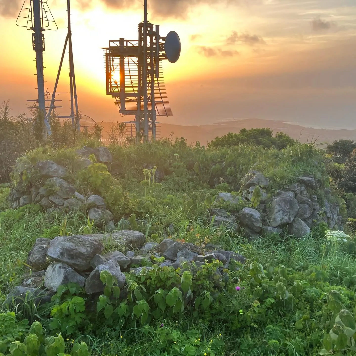 五島列島宇久島に早朝4時に到着後、少し休して宇久島最高峰の城...