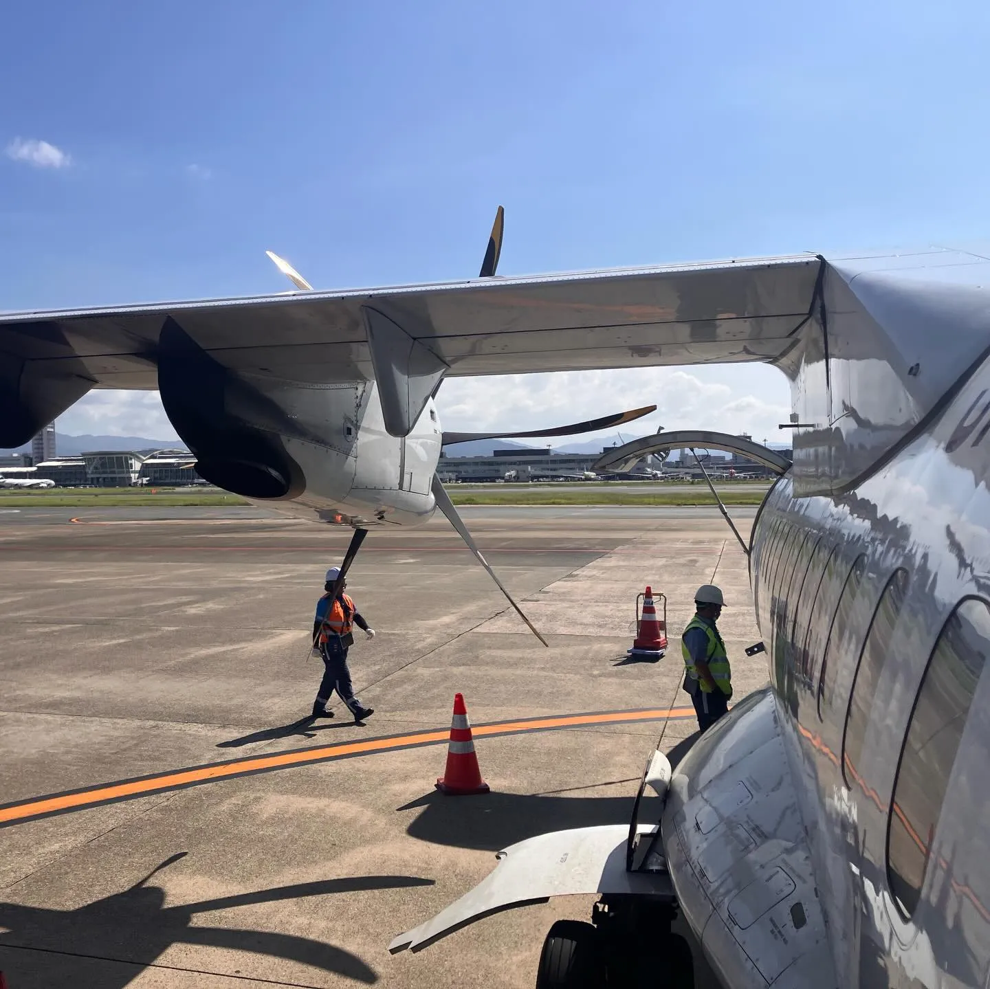 とってもとっても、ちっちゃいプロペラ飛行機で五島列島の福江空...