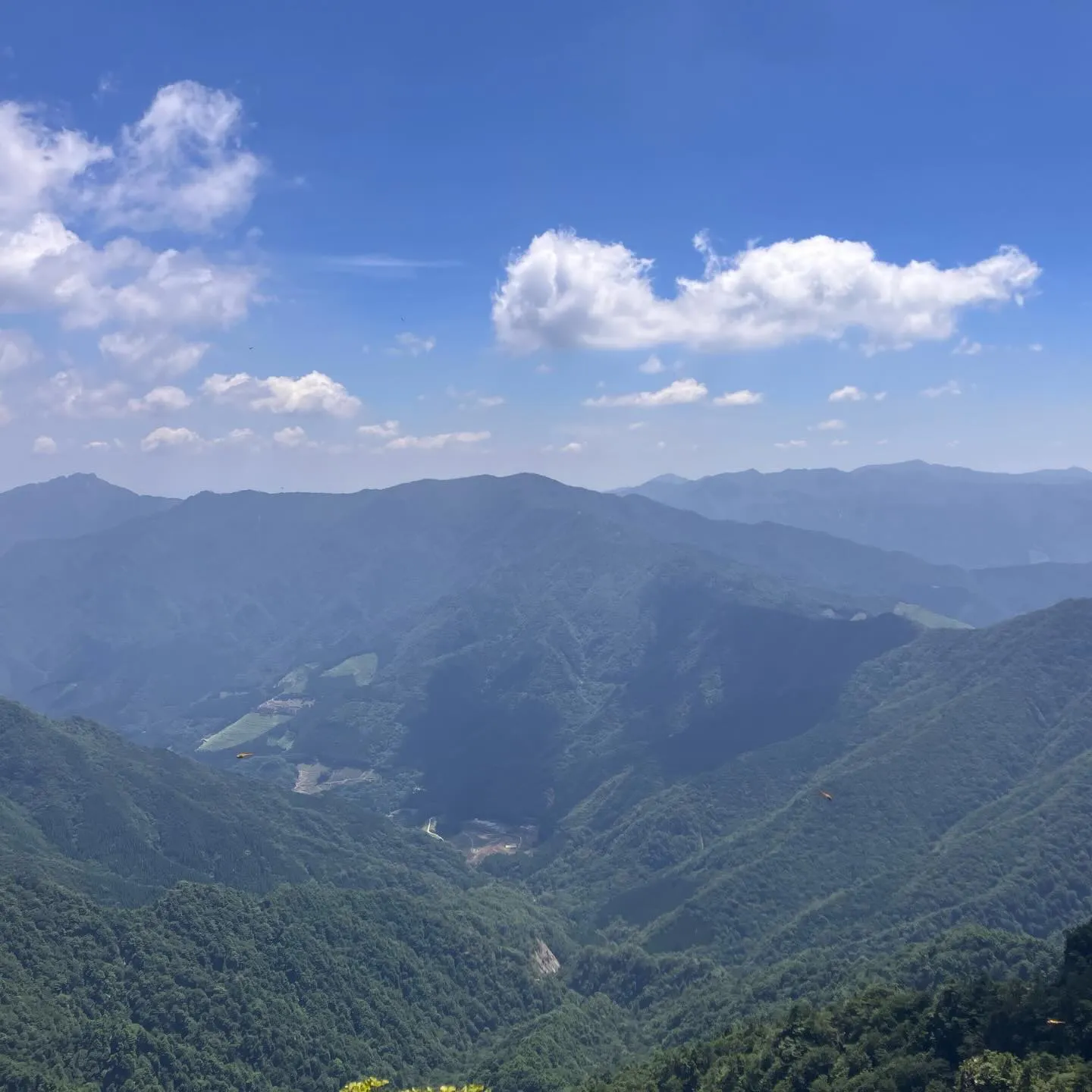 九州山地の盟主で日本百名山の祖母山山頂手前の断崖絶景スポット...
