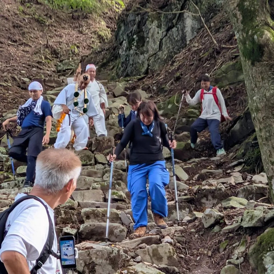 英彦山から皆んな元気に下山後は、英彦山神宮参道脇 カヨさんの...