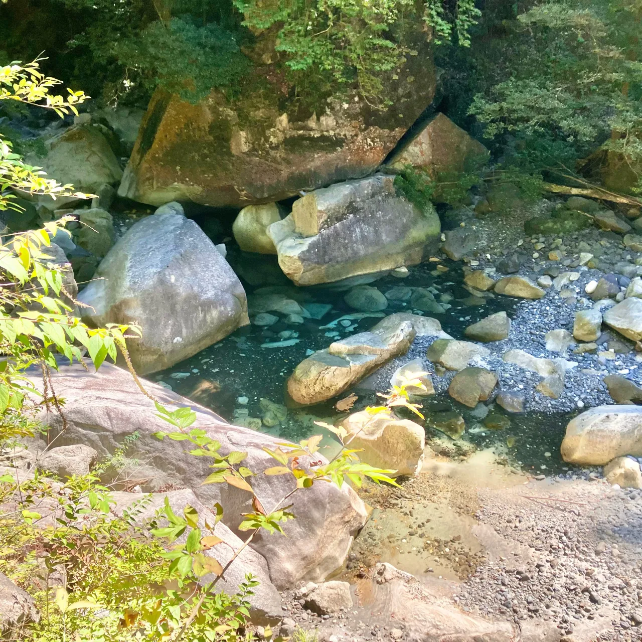 鹿児島県の大隅半島に聳える刀剣山⚔️の登山口でもある猿ヶ城渓...