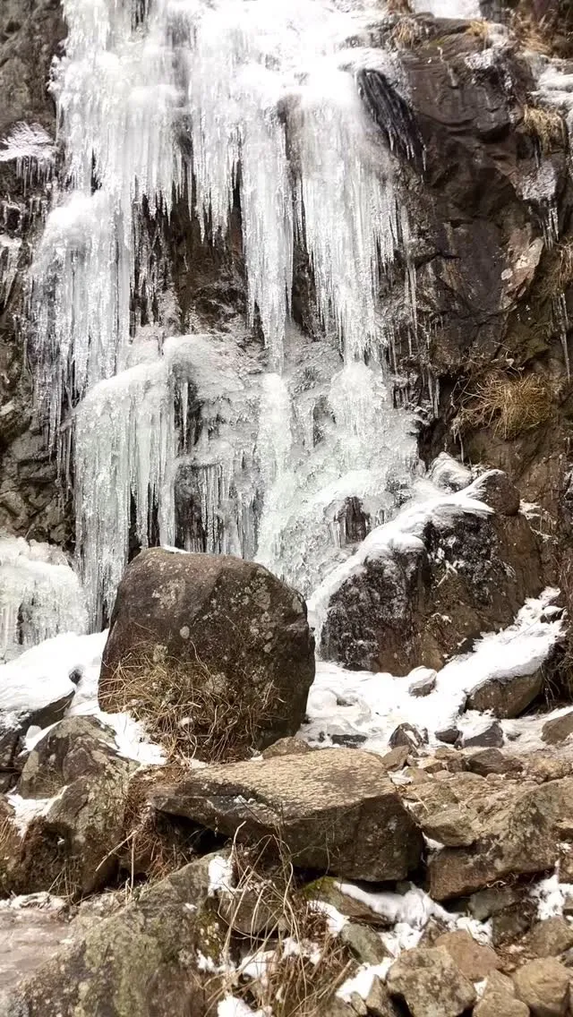 1/4 難所ヶ滝の大ツララをチェック👀