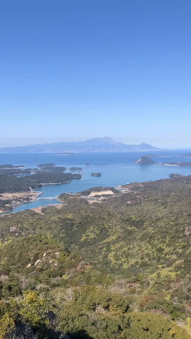 次郎丸嶽山頂近くの登山道から外れた岩上から絶景🤩