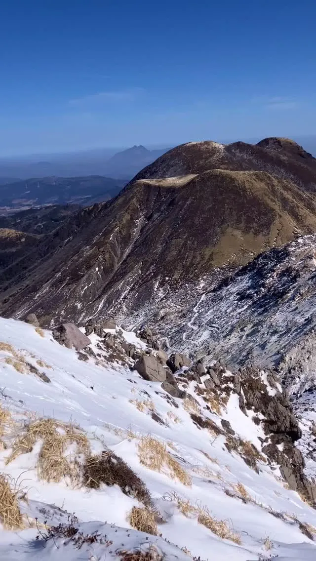 雪景色の くじゅう星生山1762mから✨