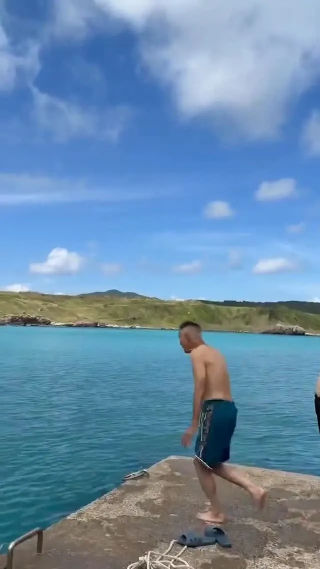 九州の離島 五島列島宇久島のエメラルドグリーンの海🏝️