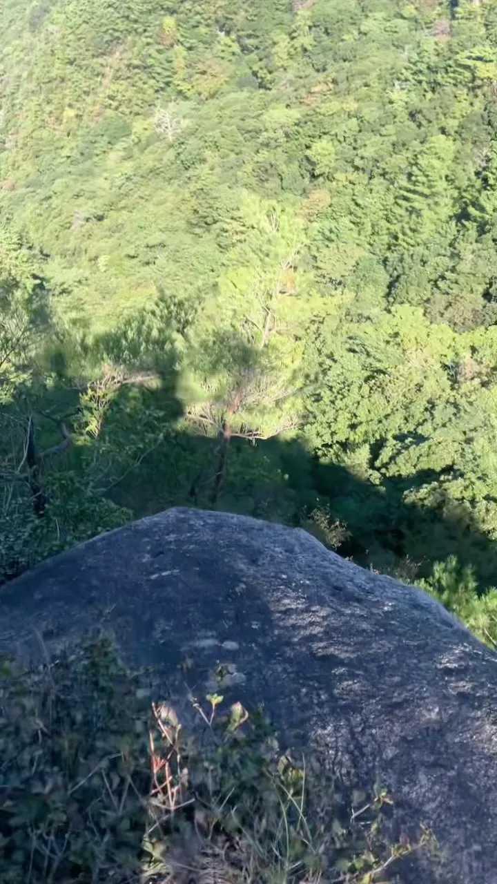 大隅半島の九州最強低山刀剣1峰⚔️山頂近くの絶景岩から、桜島...
